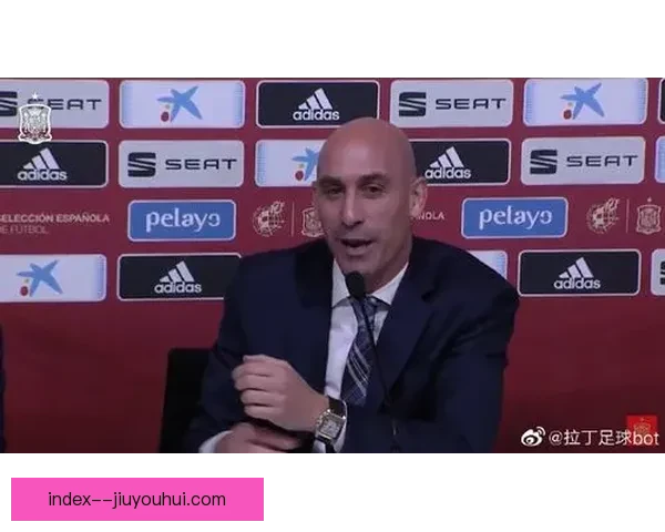 卢比亚莱斯因强吻争议引发辞职事件引关注